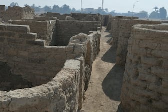EGYPT ARCHEOLOGY LUXOR LOST GOLDEN CITY