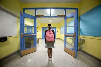 È bufera in Texas sulle affermazioni di un'insegnante che, durante una riunione scolastica per decidere quali libri introdurre in classe, ha sostenuto come si debba offrire una prospettiva diversa anche quando si parla di temi come il genocidio degli ebrei
