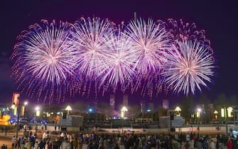 ORDOS, CHINA - DECEMBER 31, 2022 - Fireworks celebrate the New Year in Ordos, Inner Mongolia, China, December 31, 2022. (Photo credit should read CFOTO/Future Publishing via Getty Images)