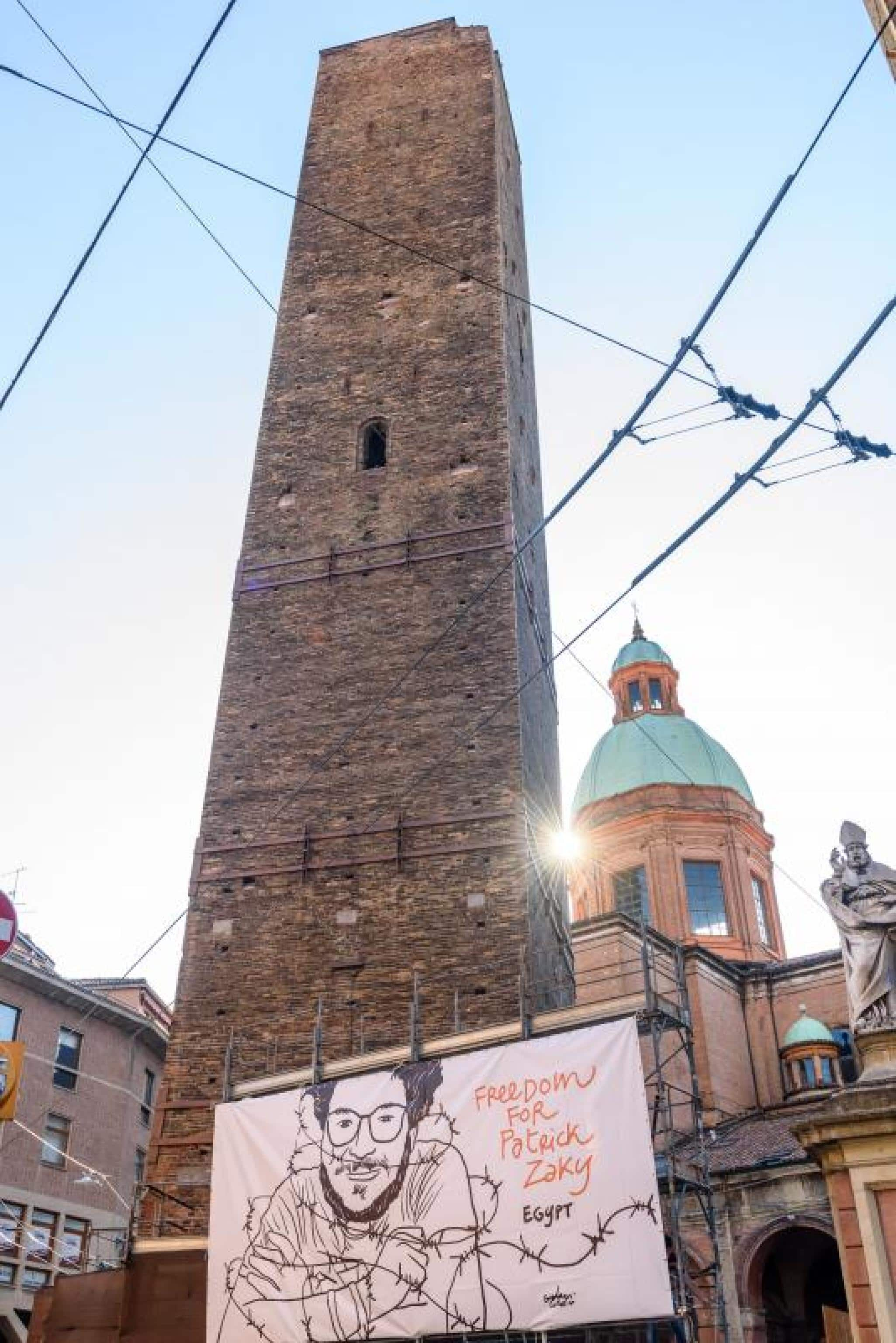 La torre Garisenda, in una recente immagine d'archivio. ANSA/US/COMUNE DI BOLOGNA