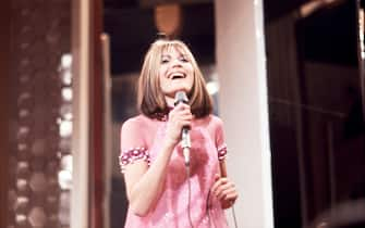 Grand Prix Eurovision 1967 in the Wiener Hofburg. Singer Sandie Shaw with Orchester. 8 April 1967. (Photo by Votava/brandstaetter images via Getty Images)