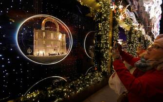 14_dior_saks_natale_2023_getty - 1