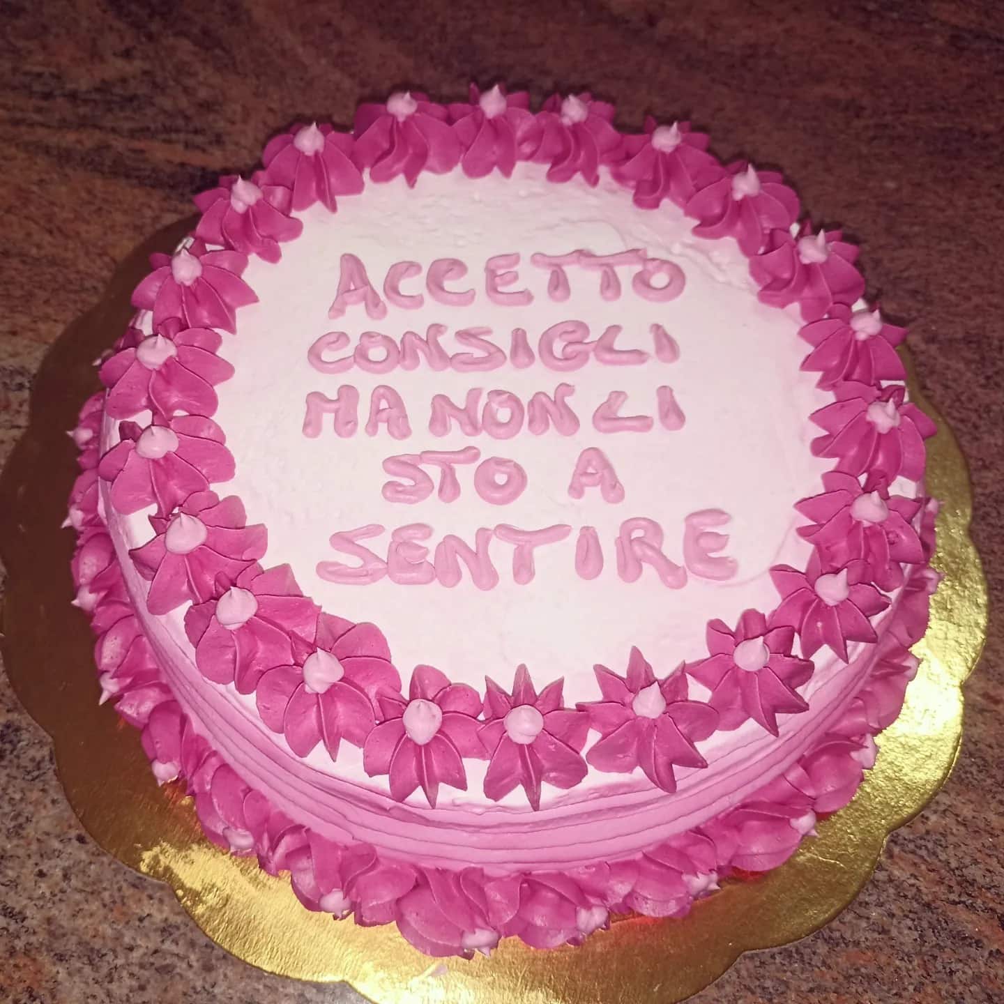 Ugly Cakes il fenomeno italiano delle torte brutte con scritte