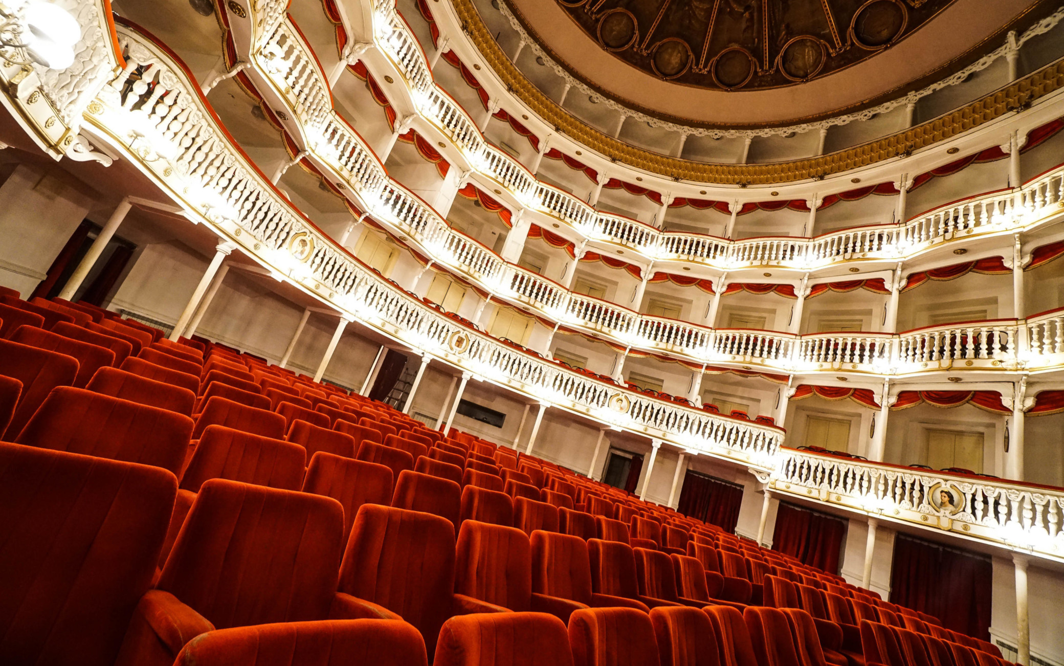 Facciamo luce sul teatro a Napoli.