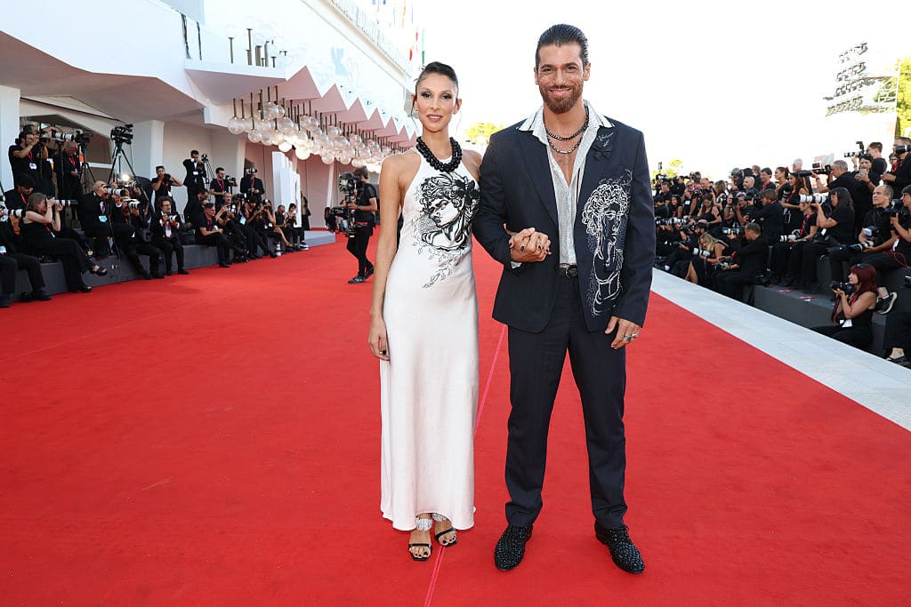 Can Yaman e Sara Bluma