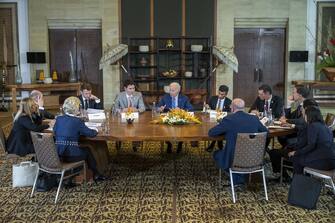 “Siamo d’accordo di rimanere in stretto contatto per determinare i passi successivi appropriati man mano che le indagini procedono”: in un comunicato congiunto, i leader del G7 e della Nato hanno espresso i temi della riunione d’urgenza convocata a margine del G20 a Bali, dopo che missili sono caduti sulla Polonia uccidendo due persone