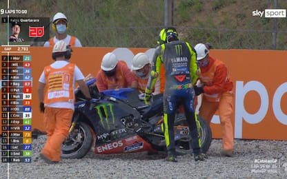 Rossi scivola sul più bello, sfuma il 200° podio