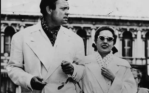 Actor and director Orson Welles and Lea Padovani on a sightseeing tour following the film festival in Venice, August 23rd 1948. (Photo by Keystone/Hulton Archive/Getty Images)