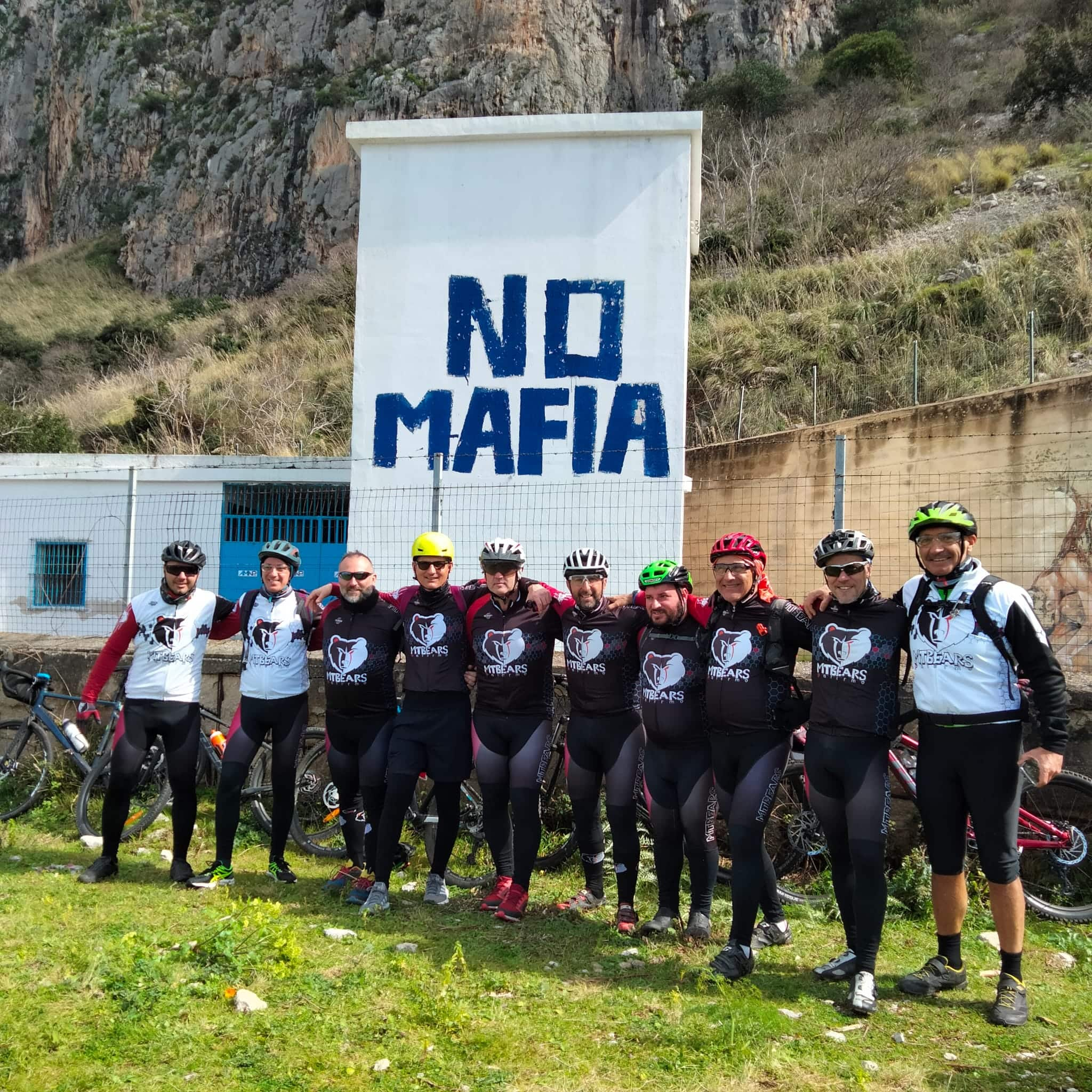 Pedali contro la mafia ha fatto tappa a Capaci