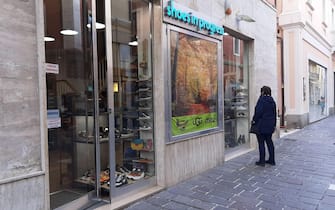 Covid: riaprono negozi Abruzzo, esercenti 'Caos, ma va bene'