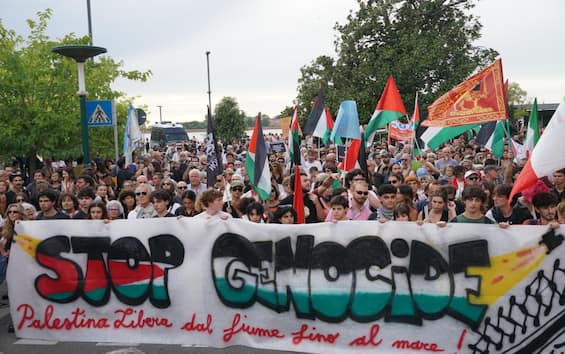 corteo pro pal a venezia migliaia di manifestanti per gaza sicurezza rafforzata foto