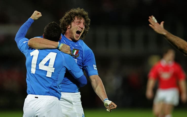 Mauro Bergamasco esulta dopo la vittoria sul Galles al Flaminio il 10 marzo 2007