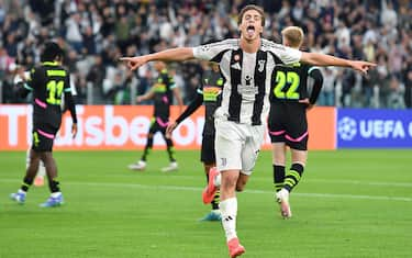 La Juve va, nel segno del suo nuovo numero 10