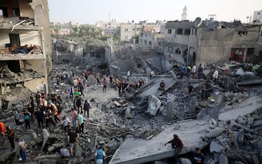 Palestinians search through the rubble of a collapsed building searching for survivors and victims following the Israeli bombardment of Al-Maghazi, central Gaza Strip on November 5, 2023, amid the ongoing battles between Israel and the Palestinian group Hamas. 
 (Photo by Majdi Fathi/NurPhoto)