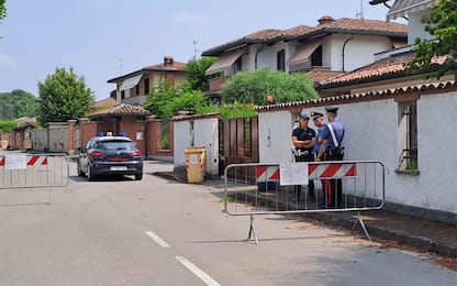 I carabinieri del Ris entrano nella villetta della famiglia Poggi di Garlasco, Pavia, 9 giugno 2025.  ANSA / FABRIZIO CASSINELLI