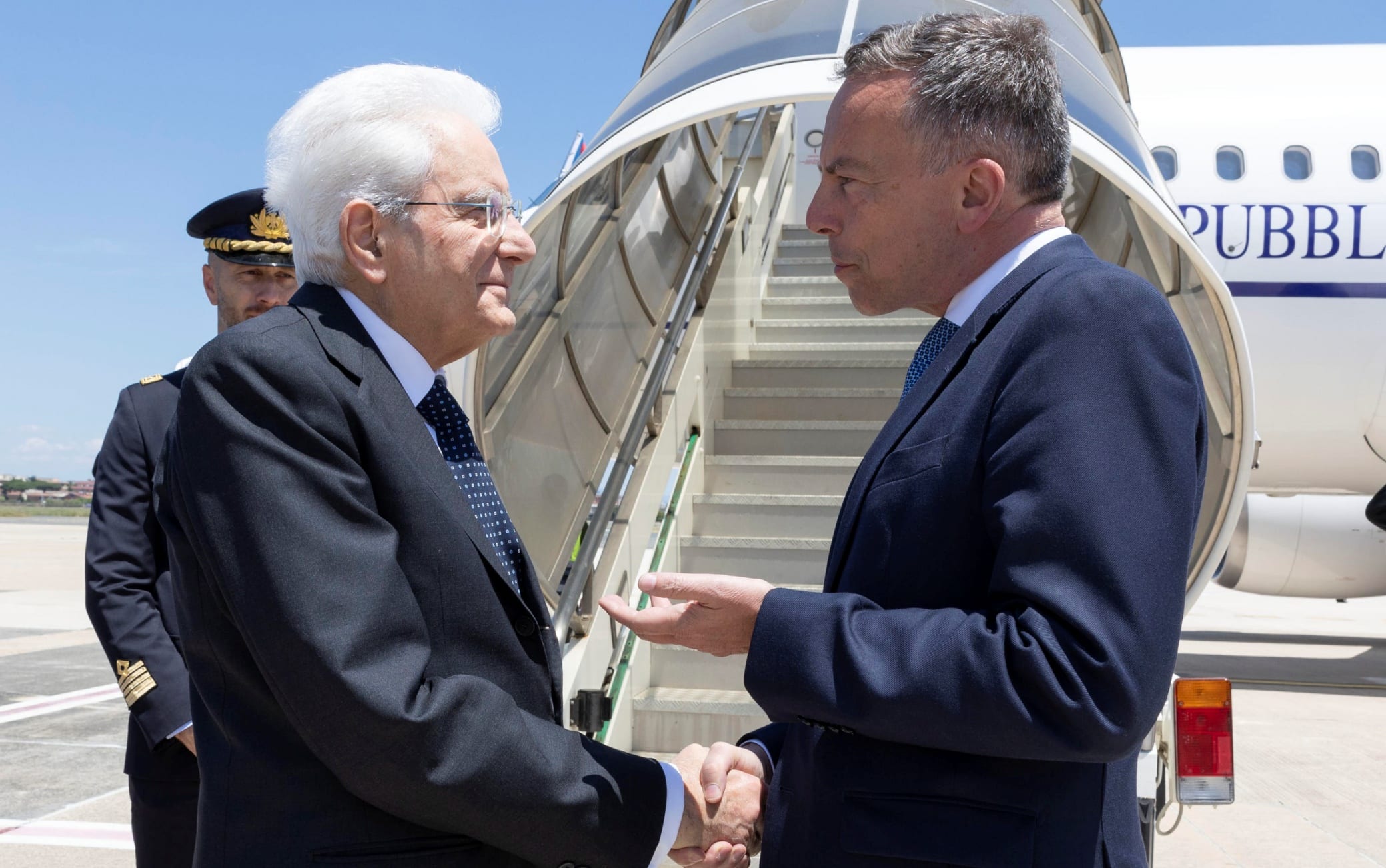 Il Presidente della Repubblica Sergio Mattarella con l'Ambasciatore di Francia in Italia, Martin Briens, in partenza per Caen, in occasione della commemorazione dell'80° anniversario dello sbarco in Normandia a Roma. mattarella