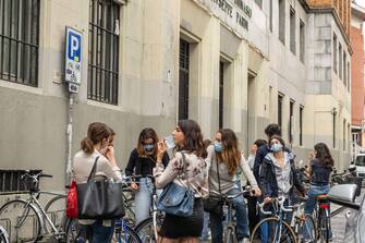 Milano, Fase 3 - Ultimo giorno di scuola al liceo Classico Giuseppe Parini, Via Goito 4. (Francesco Bozzo/Fotogramma, Milano - 2020-06-08) p.s. la foto e' utilizzabile nel rispetto del contesto in cui e' stata scattata, e senza intento diffamatorio del decoro delle persone rappresentate