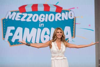 Adriana Volpe, posa per i fotografi in occasione della nuova edizione della trasmissione televisiva Rai ''Mezzogiorno in famiglia'', presso gli studi di via Teulada a Roma, 5 settembre 2017. ANSA/GIORGIO ONORATI