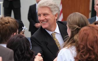 Impeachment: American Crime Story "The President Kissed Me” Episode 2 (Airs Tuesday, September 13) -- Pictured: Clive Owen as Bill Clinton. CR: Tina Thorpe/FX