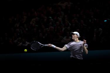 epa11163953 Jannik Sinner of Italy in action against Alex de Minaur of Australia  during their final match at the ABN AMRO Open tennis tournament at Ahoy indoor arena in Rotterdam, the Netherlands, 18 February 2024.  EPA/SANDER KONING