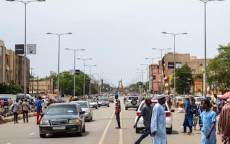 gente per strada a Niamey