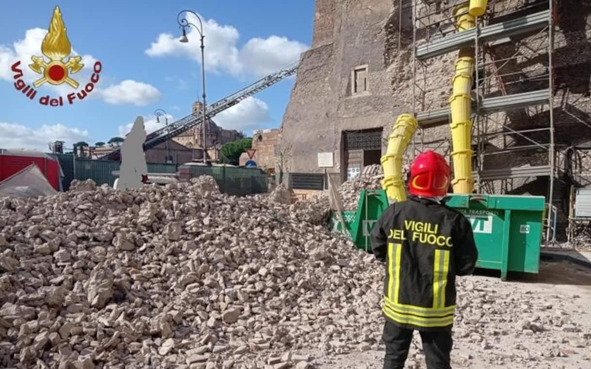 roma crolli alla torre dei conti ai fori imperiali operaio sotto le macerie diretta da Tg24.sky.it roma crolli alla torre dei conti ai fori imperiali operaio sotto le macerie diretta