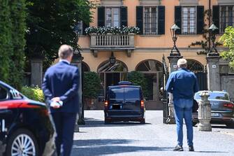 A funeral car transporting the body of Italian businessman and former prime minister Silvio Berlusconi arrives at his residence, Villa San Martino, following his death, in Arcore, northern Italy, on June 12, 2023. Italy's former prime minister Silvio Berlusconi has died aged 86, his spokesman confirmed to AFP on June 12, 2023. The billionaire media mogul was admitted to a Milan hospital on June 9 for what aides said were pre-planned tests related to his leukemia. (Photo by Piero CRUCIATTI / AFP)