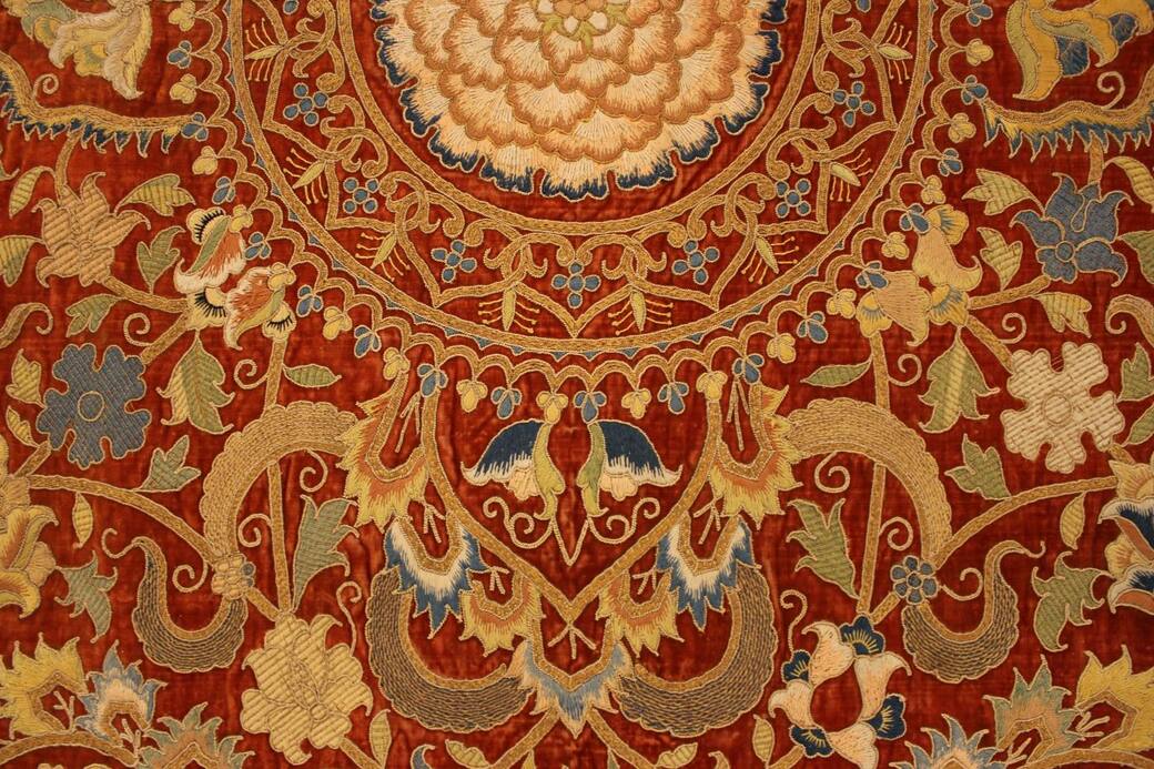 Tappeto ricamato, inv. n. MPP 10562, XVII sec., Firenze, Palazzo Pitti. © Gabinetto Fotografico delle Gallerie degli Uffizi. Immagini riprodotte su concessione del Ministero della Cultura - Gallerie degli Uffizi. Sono vietate ulteriori riproduzioni o dupl