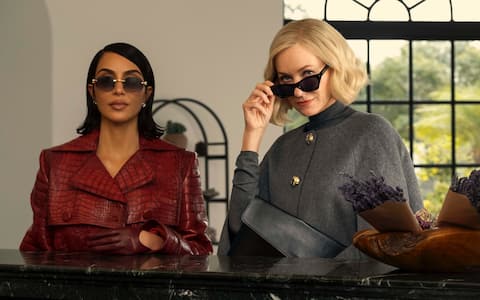 ALL’S FAIR - “First Look” (Disney/Ser Baffo)
KIM KARDASHIAN, NAOMI WATTS