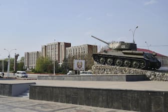 epa04171100 A photo made available 18 April 2014 shows general view of the monument dedicated to Second World War (in front) and the Supreme Council of the breakaway Transnistrian Republic (in background) in downtown Tiraspol city, some 80 kilometers south-east from Chisinau, Moldova, on 17 April 2014. The parliament of the breakaway Transnistrian Republic on 16 April reportedly adopted unanimously a request toward the Russian State Duma, the Federation Council and the President of Russia, Vladimir Putin, requesting the initiation of recognition of Transnistria as an independent and sovereign country that will subsequently be joined to Russia. Chisinau Government qualifies this action as being a defiant demand to include an inalienable part of the territory of the Republic of Moldova in the composition of the Russian Federation, calling all international partners, in particular the Russian Federation, to come up with a proper response in compliance with the rules and principles of international law.  EPA/STR