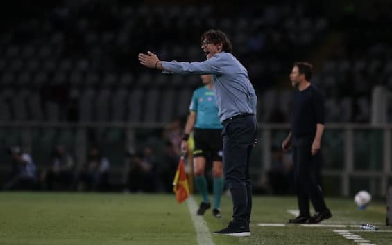 https://static.sky.it/editorialimages/9aca8678ea08d548aa06b54a7d7c247d907f7575/skysport/it/calcio/serie-a/video/2025/05/02/vanoli-torino-malore-news/ipa_vanoli_1.jpg?im=Resize,width=565