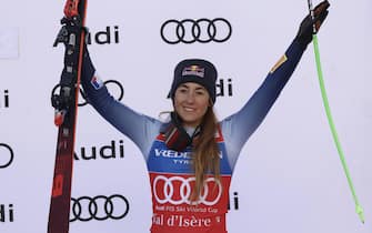 epa11033917 Third placed Sofia Goggia of Italy celebrates on the podium for the Women's Super G race at the FIS Alpine Skiing World Cup in Val d'Isere, France, 17 December 2023.  EPA/GUILLAUME HORCAJUELO