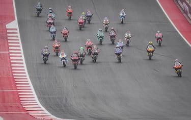Ore 19.15 - Piove ad Austin, gara Moto2 sull'acqua