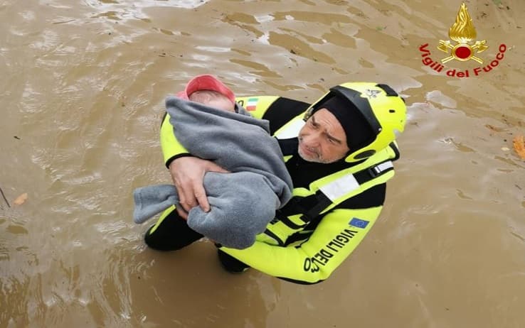 Maltempo, In Toscana Intere Aree Ancora Allagate: La Devastazione Vista ...