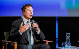 epa10144987 Tesla-founder Elon Musk (L) is watched by moderator Xenia Wicket (R) and an audience as he speaks at a discussion forum during the Offshore Northern Seas (ONS) Conference, in Stavanger, Norway, 29 August 2022. The ONS is taking place from 29 August to 01 September 2022 and brings together international industry executives to discuss on 'the future of the energy industry, including new technologies, new forms of leadership and new business models', as the organizers describes it on their website.  EPA/Carina Johansen NORWAY OUT