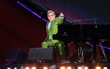 PARIS, FRANCE - SEPTEMBER 25: Elton John performs on stage during Global Citizen Live on September 25, 2021 in Paris, France. (Photo by Marc Piasecki/Getty Images For Global Citizen)