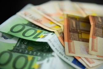 KRAKOW, POLAND - 2018/06/18: 100 and 50  euros banknotes are seen in this photo illustration. (Photo by Omar Marques/SOPA Images/LightRocket via Getty Images)