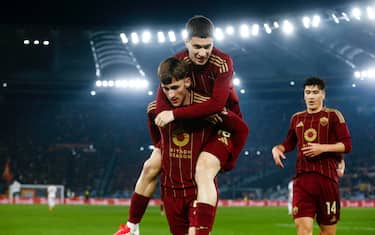 RomaÕs Alexis Saelemaekers jubilates after scoring the 1-0 goal during the Italian Serie A soccer match AS Roma vs AC Monza at Olimpico stadium in Rome, Italy, 24 February 2025. ANSA/ANGELO CARCONI
