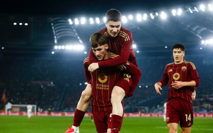 RomaÕs Alexis Saelemaekers jubilates after scoring the 1-0 goal during the Italian Serie A soccer match AS Roma vs AC Monza at Olimpico stadium in Rome, Italy, 24 February 2025. ANSA/ANGELO CARCONI