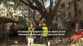 Missile colpisce edificio a Tel Aviv, soccorritore: Stiamo curando feriti