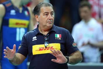 epa10178803 Italy's head coach Ferdinando De Giorgi reacts during the FIVB Volleyball Men's World Championship final match between Poland and Italy at the Spodek Arena in Katowice, southern Poland, 11 September 2022.  EPA/Lukasz Gagulski POLAND OUT