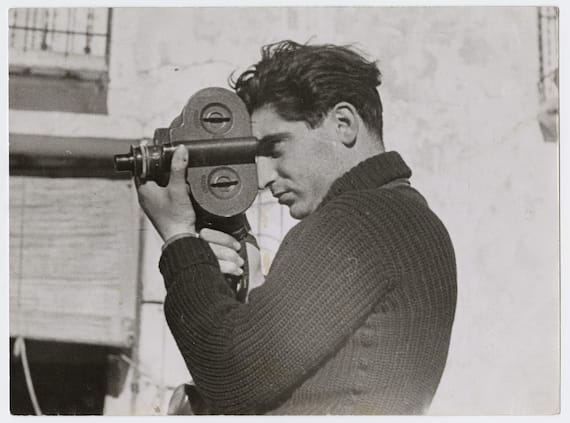 Gerda Taro, [Robert Capa, Segovia front, Spain], late May-early June 1937. Collection International Center of Photography, New York, Credit ICP.