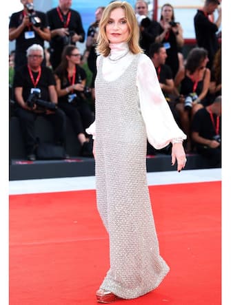 isabelle-huppert-sanvenezia-red-carpet-getty - 1