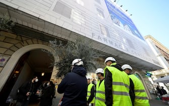 Il cantiere Enel X per rifacimento della facciata con il Superbonus al 110% in via Tacito 7 a Roma, 10 marzo 2021. ANSA/CLAUDIO PERI