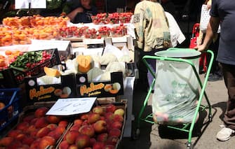 Milano, nuovi sacchi per la raccolta differenziata dei rifiuti