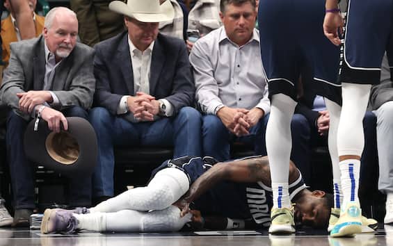NBA,凯里·欧文(Kyrie Irving)的膝盖受伤很严重:达拉斯明星的赛季结束了 NBA,凯里·欧文(Kyrie Irving)的膝盖受伤很严重:达拉斯明星的赛季结束了
