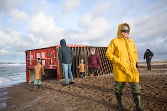 epaselect epa11044601 Locals inspect items from containers spillage  along the West coast at Tranum beach in North Jutland, Denmark, 26 December 2023. The contents of 46 lost containers from the ship Mayview Maersk wash ashore in North Jutland. The containers washed overboard during storm Pia.  EPA/Claus Bjoern Larsen  DENMARK OUT