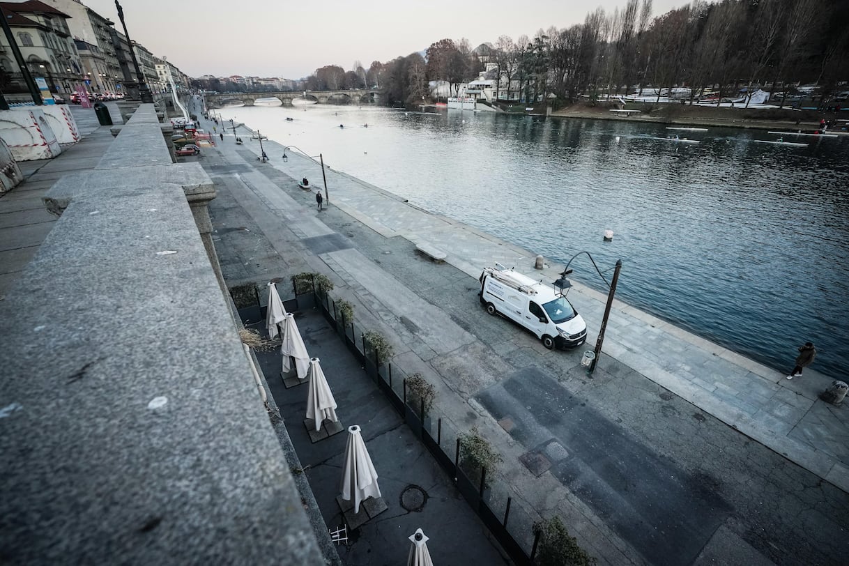 Torino, lo studente colpito dalla bicicletta lanciata dai Murazzi si è laureato Torino, lo studente colpito dalla bicicletta lanciata dai Murazzi si è laureato
