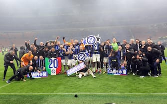 Inter’s players jubilates at the end of  the Italian serie A soccer match between AC Milan and Inter at Giuseppe Meazza stadium in Milan, 22 April  2024.
ANSA / MATTEO BAZZI