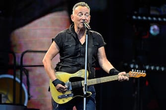 Bruce Springsteen och E Street Band live på Ullevi i Goeteborg med 70 000 i publiken.